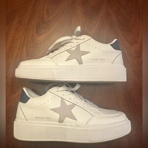 Vintage Havana Lauree Tab White/Navy Platform Court Sneakers